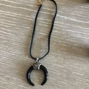 Horn choker